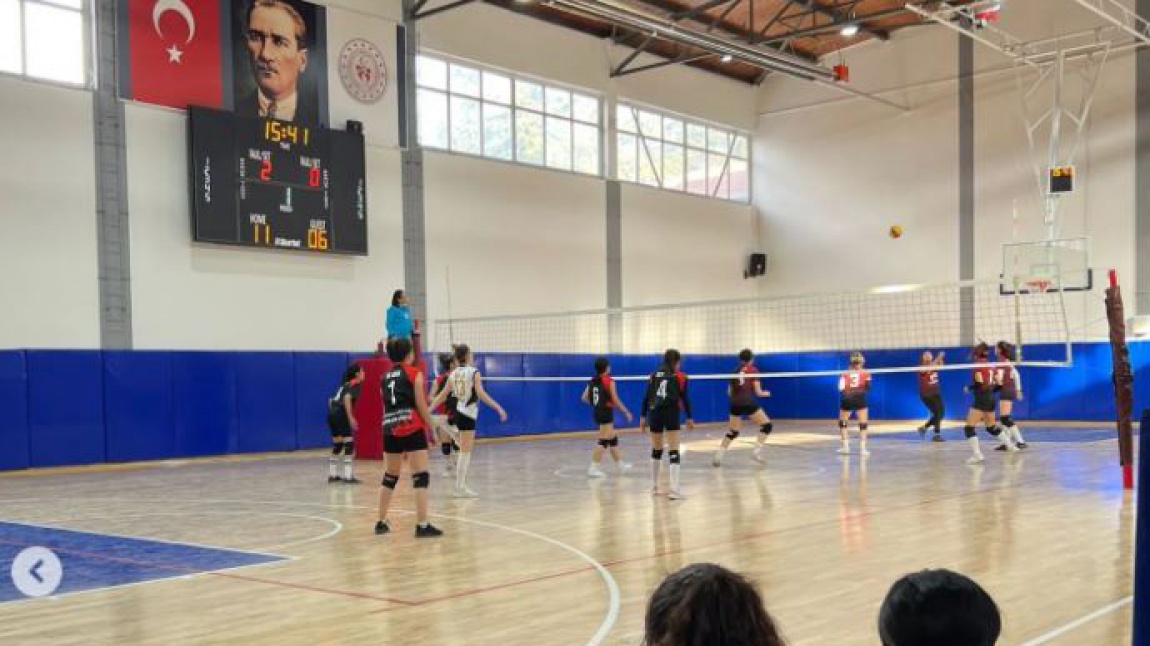 Okullararası Genç Kız Voleybol Turnuvası'nda çifte galibiyet